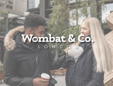imagen de los abrigos de porteo y premama wombat london